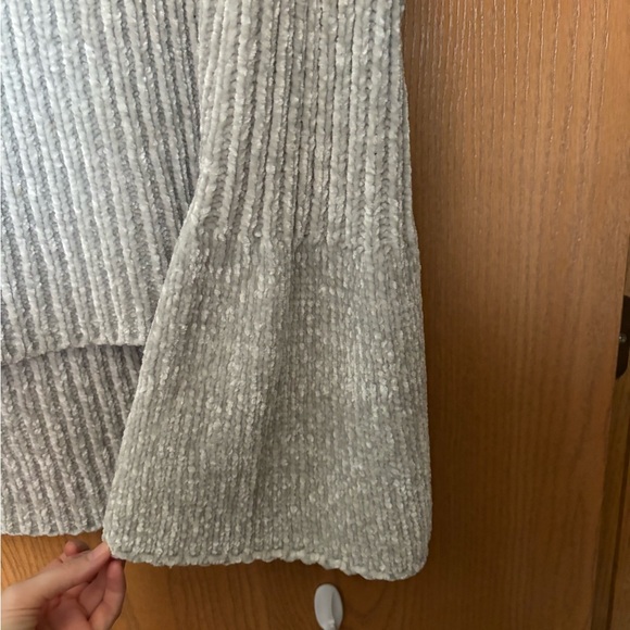 Express Sweater - Picture 3 of 4